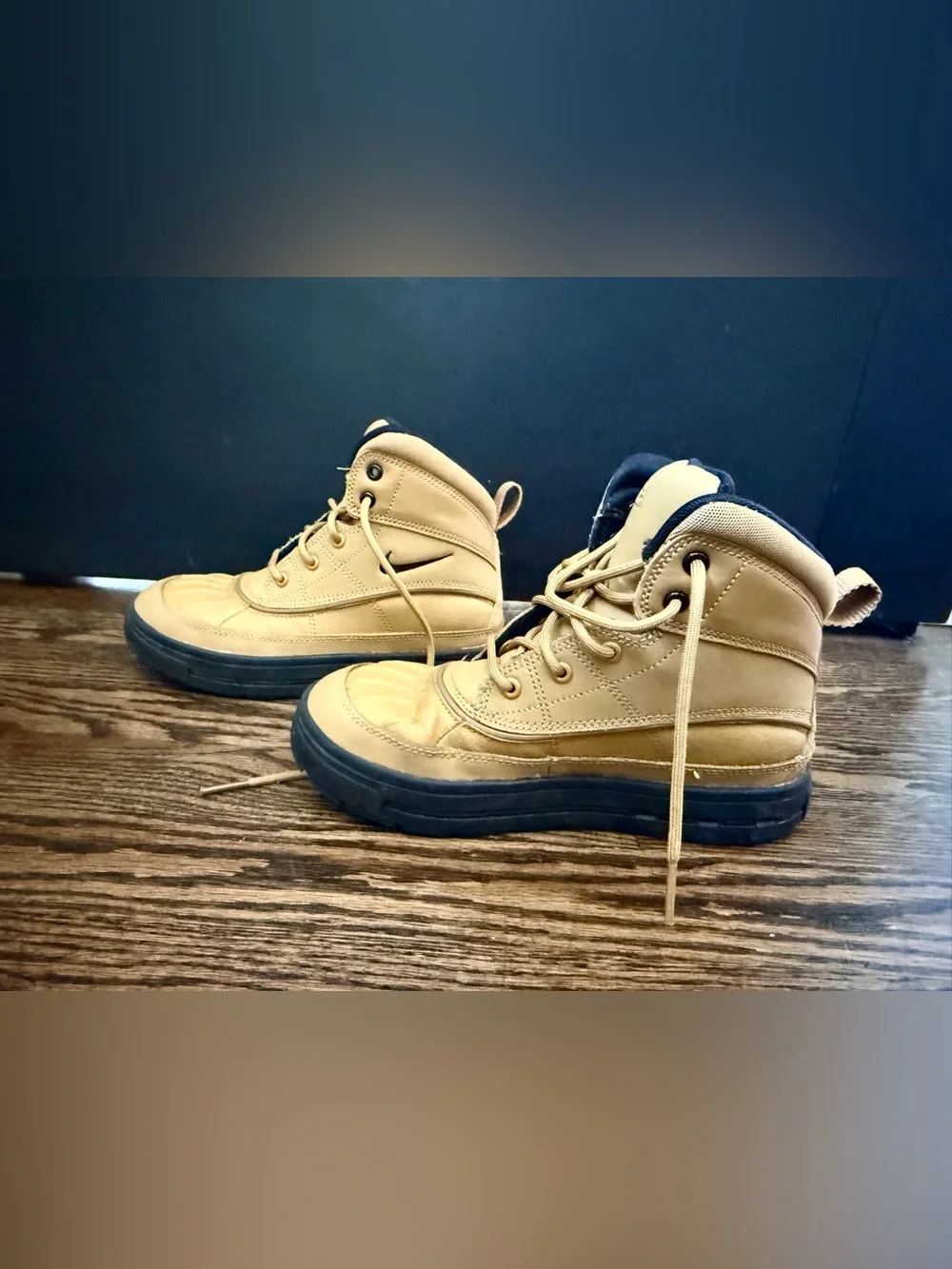 Nike ACG Woodside 2 High Wheat Boots Kids Size 2Y
